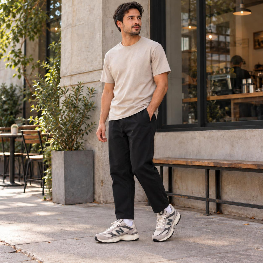 Tênis New Balance 603 Unissex — Off-white e cinza no pé
