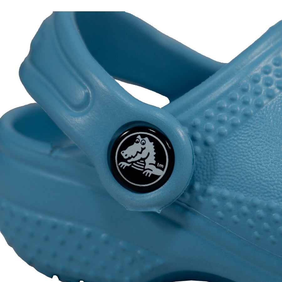 Sandália Crocs Littles Clog Infantil — A tira que gira no calcanhar
