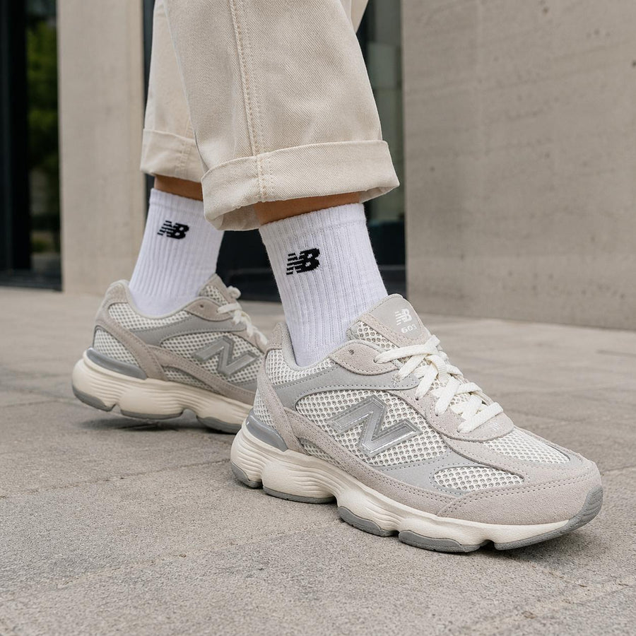 Tênis New Balance 603 Feminino — Visual retrô que rende o dia inteiro