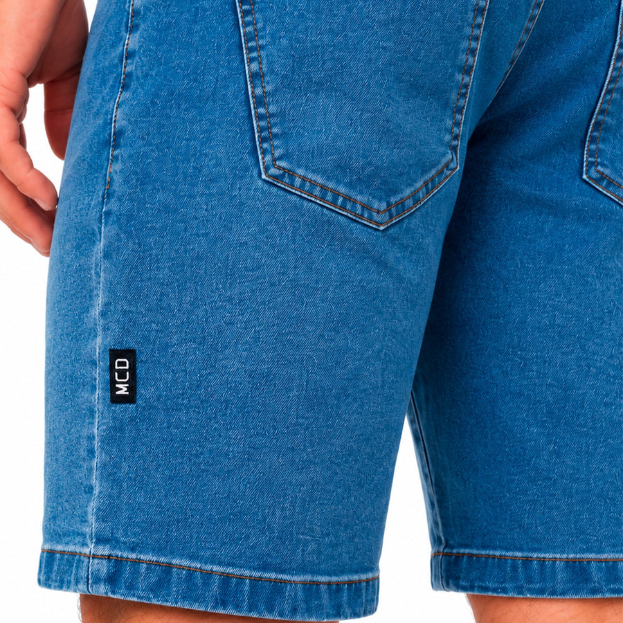 Bermuda Walk MCD Denim Slim Fit Masculino — Etiqueta MCD na perna