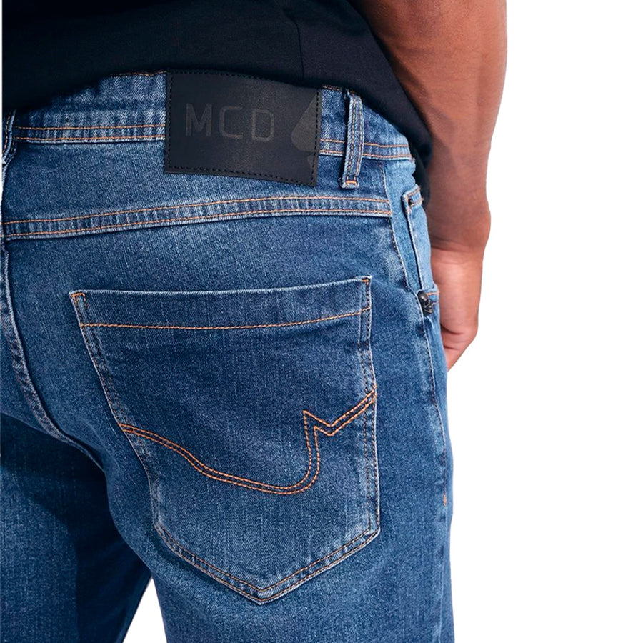 Calça Mcd Denim Masculino — A seta no bolso de trás